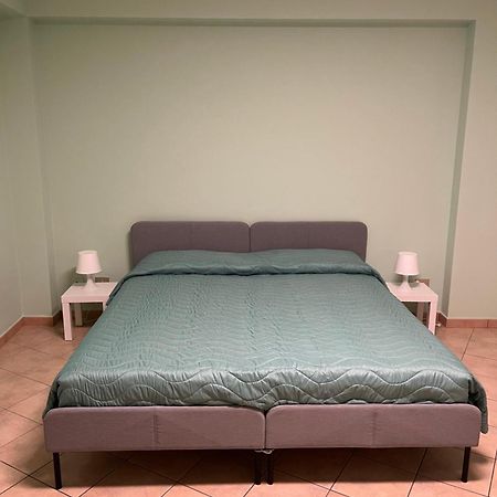 Casa Vacanza Donna Laura บาร์เชลโลนา-ปอซโซ ดี กอตโต ภายนอก รูปภาพ