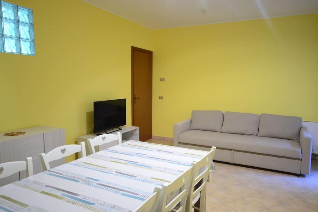 Casa Vacanza Donna Laura บาร์เชลโลนา-ปอซโซ ดี กอตโต ภายนอก รูปภาพ