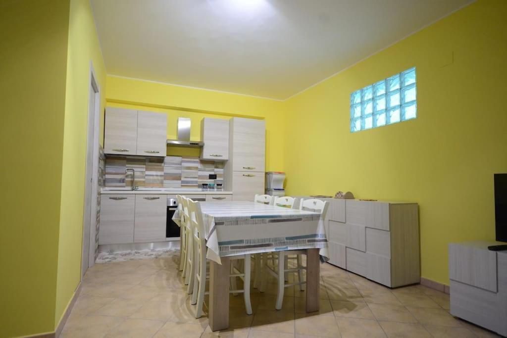Casa Vacanza Donna Laura บาร์เชลโลนา-ปอซโซ ดี กอตโต ภายนอก รูปภาพ