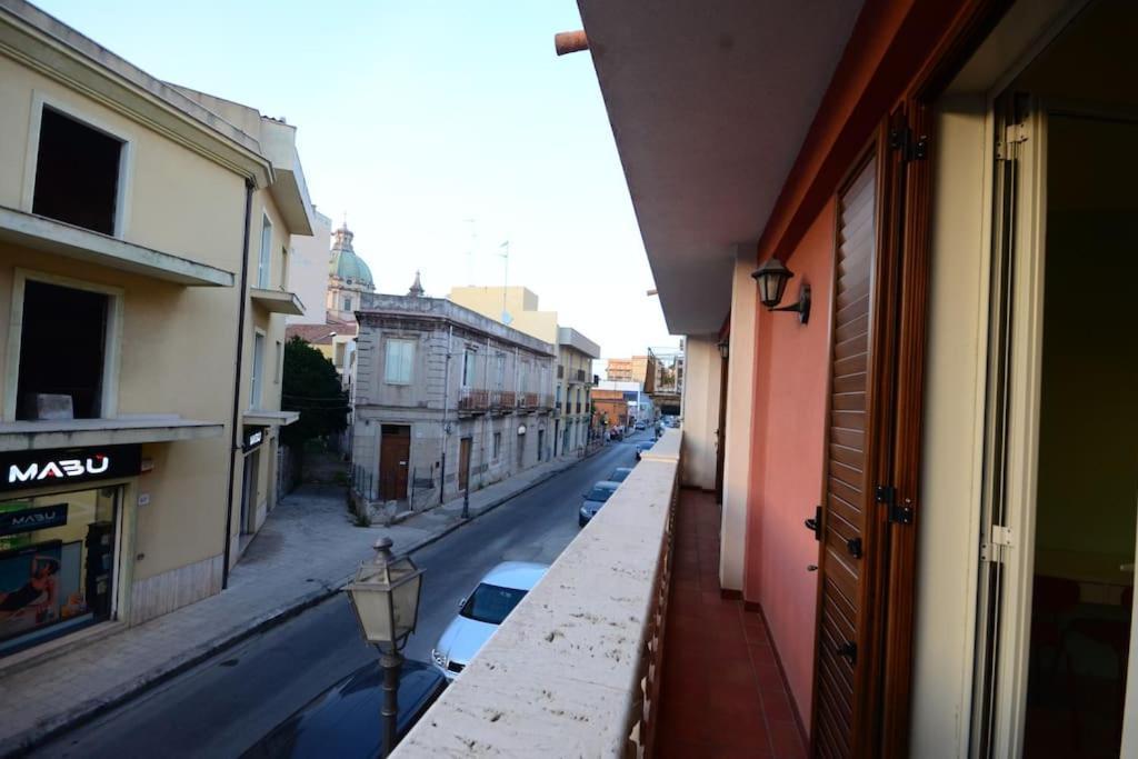 Casa Vacanza Donna Laura บาร์เชลโลนา-ปอซโซ ดี กอตโต ภายนอก รูปภาพ