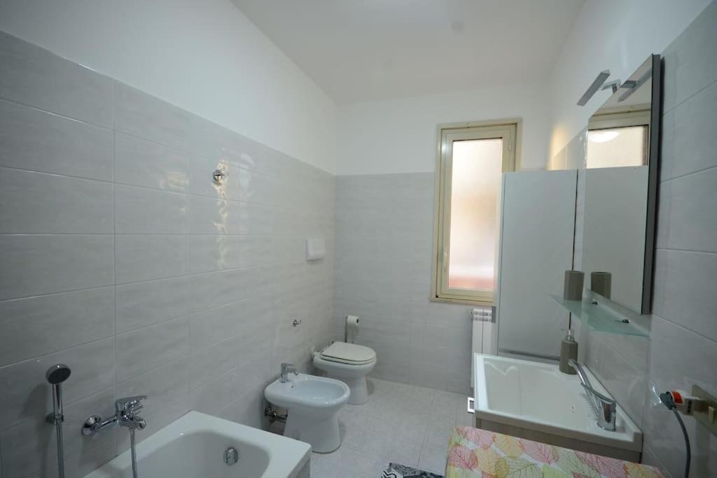 Casa Vacanza Donna Laura บาร์เชลโลนา-ปอซโซ ดี กอตโต ภายนอก รูปภาพ