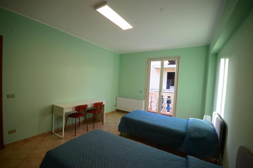 Casa Vacanza Donna Laura บาร์เชลโลนา-ปอซโซ ดี กอตโต ภายนอก รูปภาพ