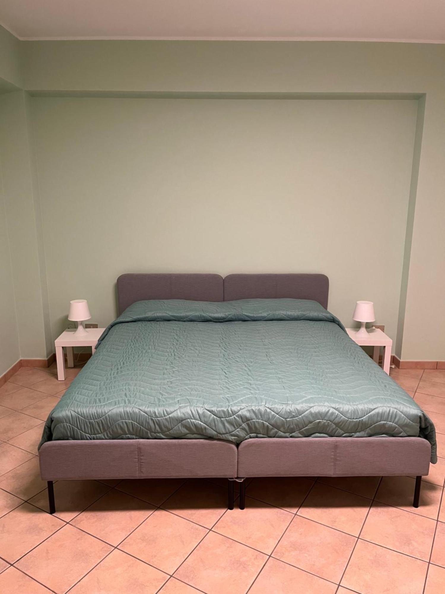 Casa Vacanza Donna Laura บาร์เชลโลนา-ปอซโซ ดี กอตโต ภายนอก รูปภาพ